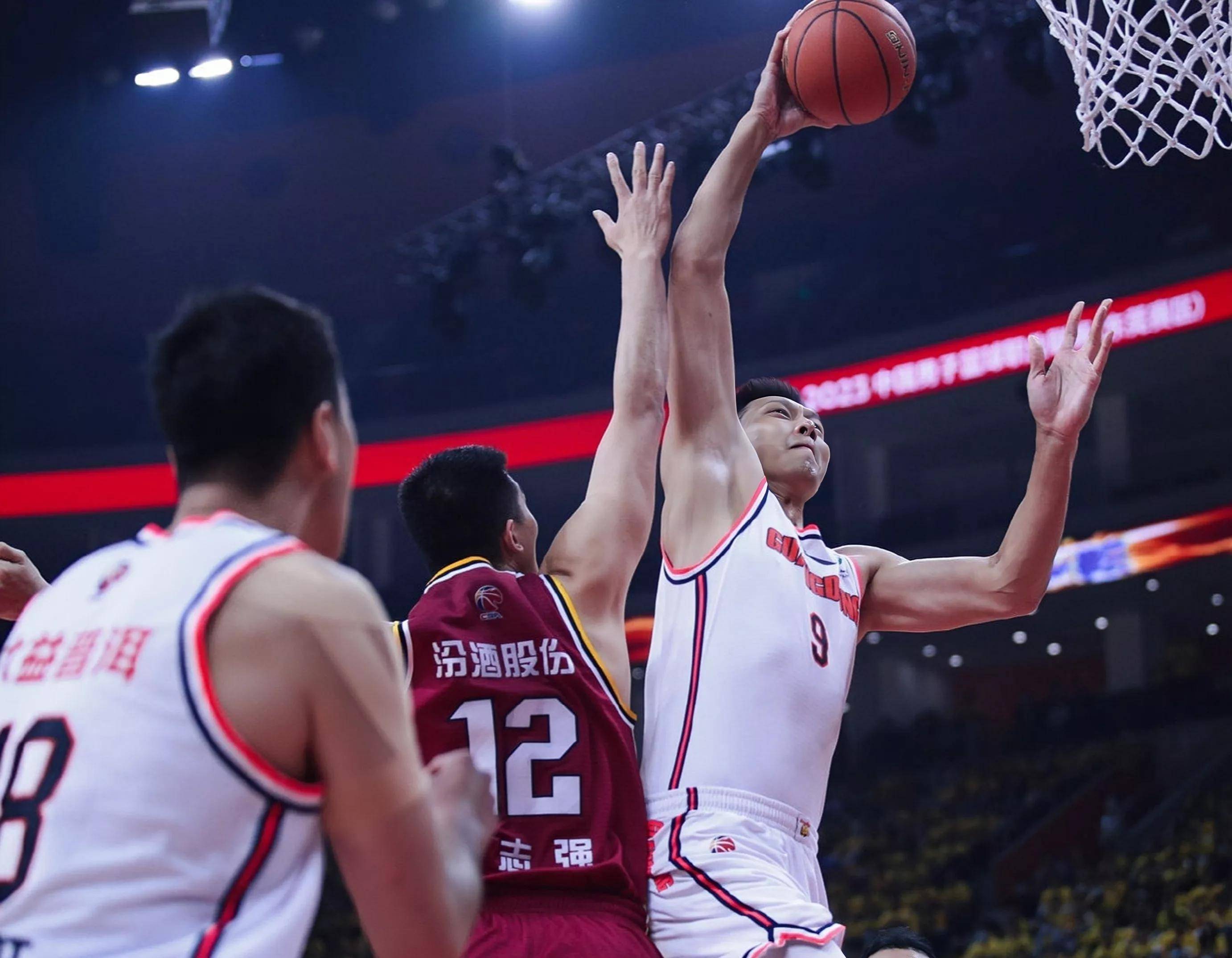 里程碑夜底特律活塞强势反弹,CBA常规赛今晨刷纪录,引发热议,临场指挥获称赞的简单介绍 里程碑夜底特律活塞强势反弹,CBA常规赛今晨刷纪录,引发热议,临场指挥获称赞的简单介绍